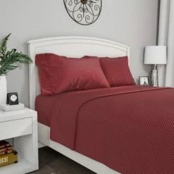 Outlet ✨ Hastings Home Full Size Brushed Microfiber 4 Piece Embossed Checkered Bed Sheet and Linen Set with Stain Resistant Fitted and Flat Sheets - Burgundy ❤️